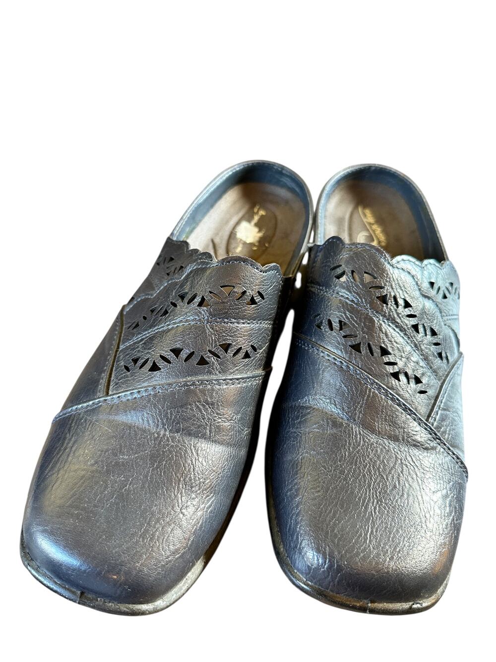 Easy Street Comfort Wave mules size 9W